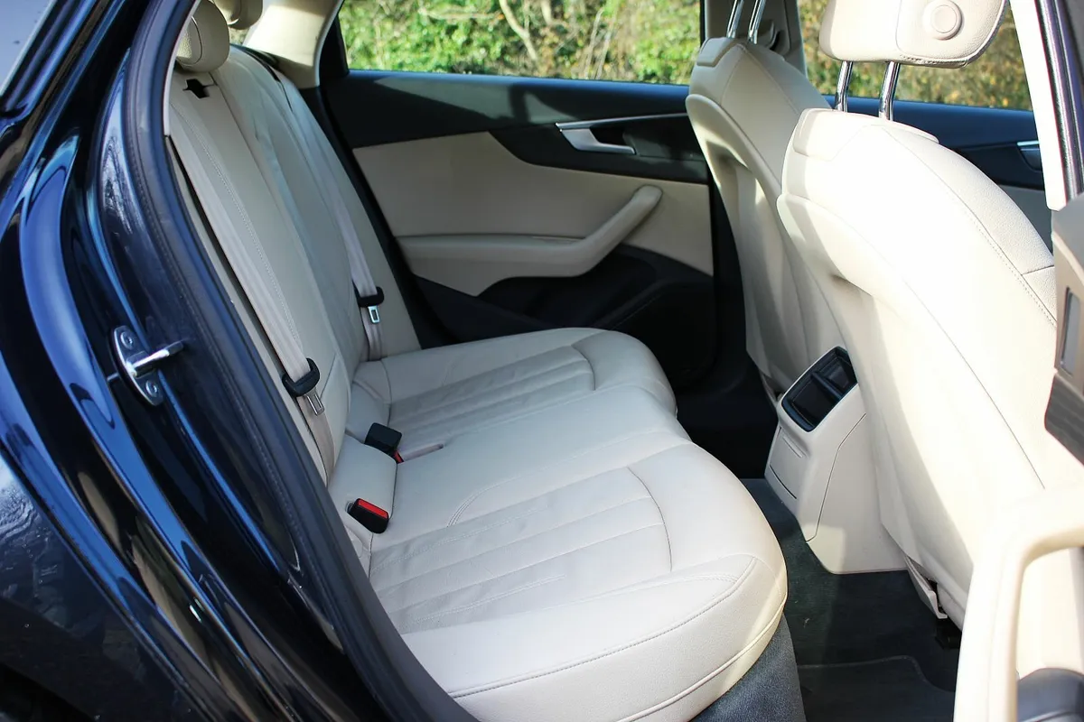 Audi A4 Avant ULTRA/MANUAL/1 Owner/F.S.H./Like NEW - Image 3