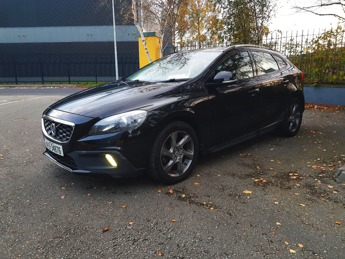 141 VOLVO V40 Automatic CROSS COUNTRY Warranty New - Image 1