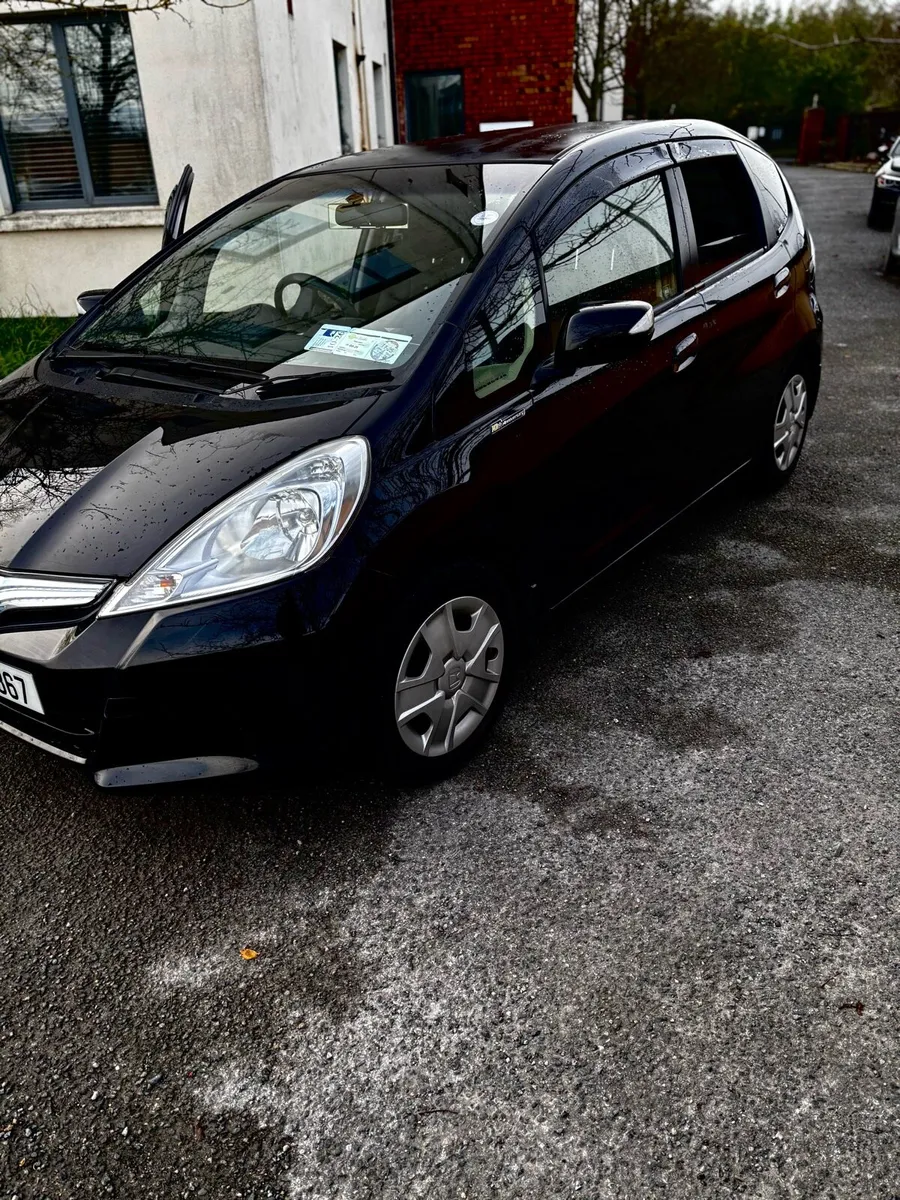 Honda fit hybird low mileage - Image 3