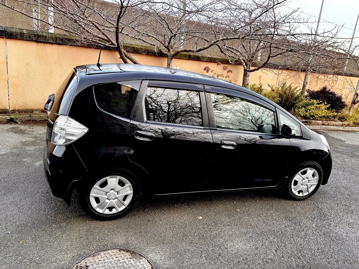 Honda fit hybird low mileage - Image 4