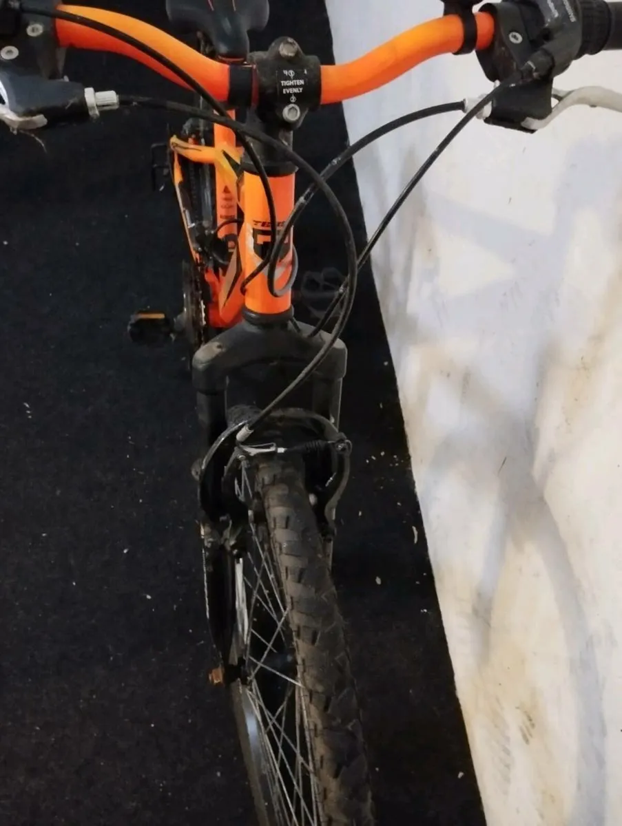 Boys 24inch bike - Image 3