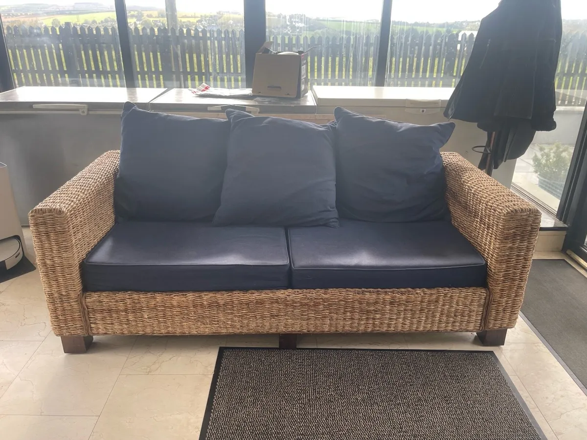 Beautiful 3 Seater Wicker Couch - Sofa - Image 2