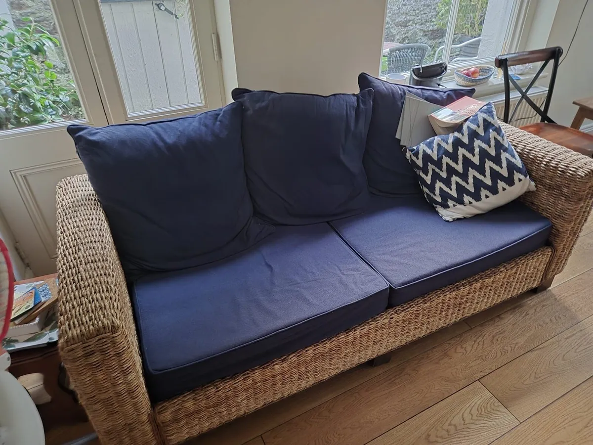 Beautiful 3 Seater Wicker Couch - Sofa - Image 1