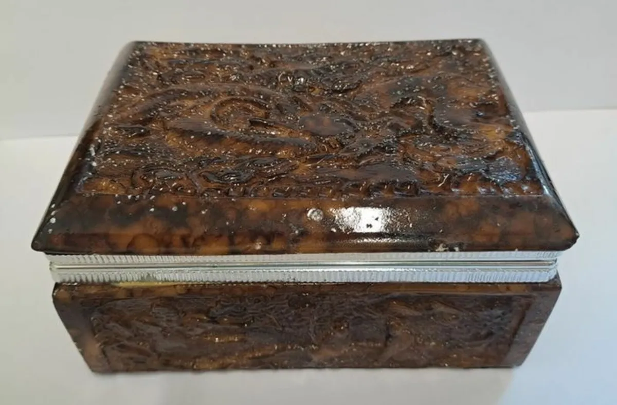 Vintage ashtray and cigarette box - Image 1