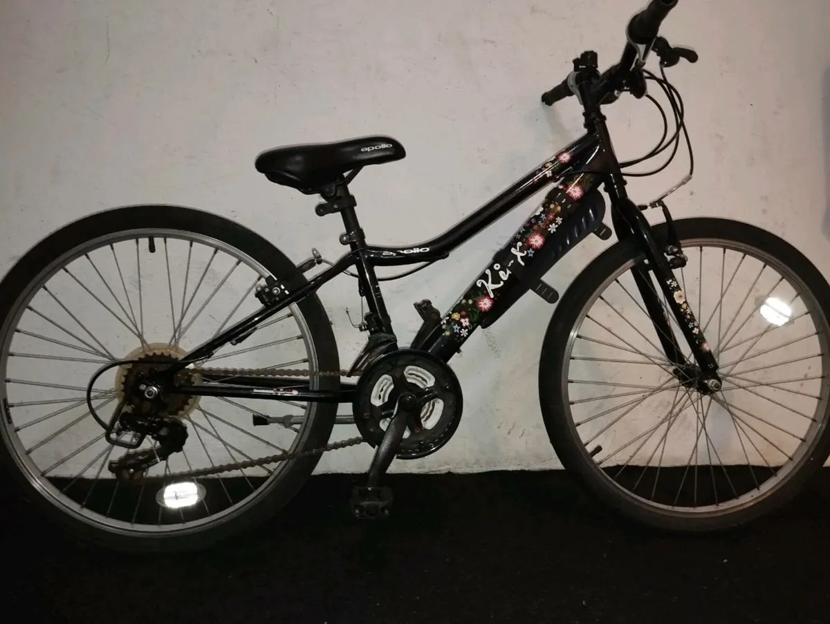 Girls 24inch bike - Image 1