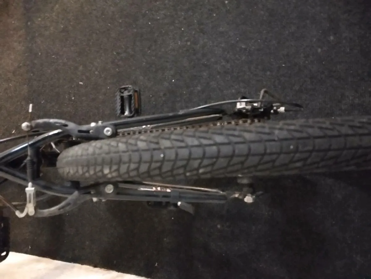 Girls 24inch bike - Image 3