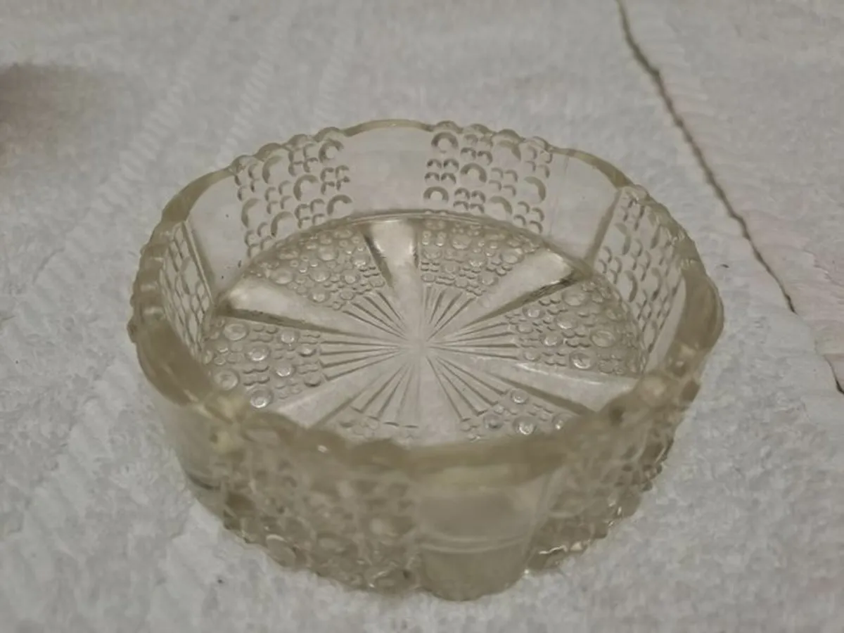 Vintage glass trinket dish star - Image 2