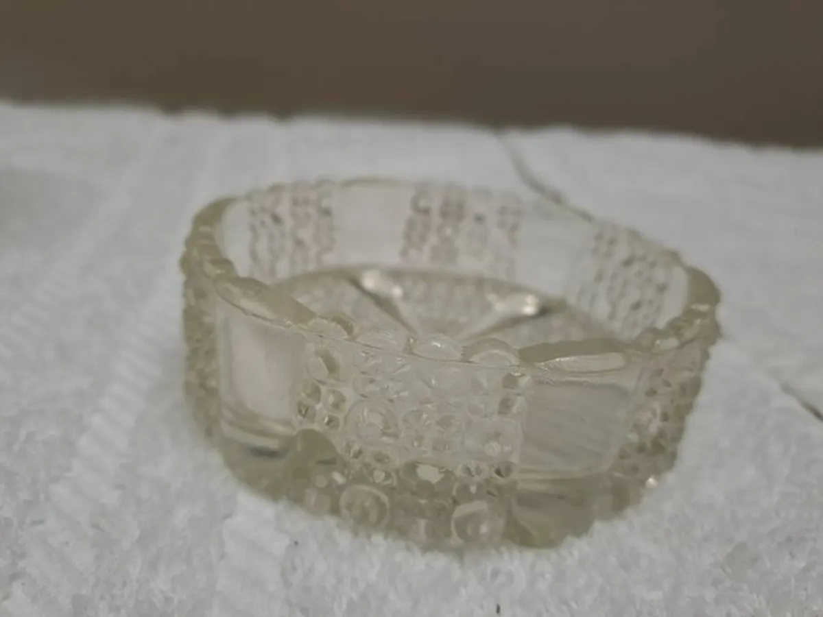 Vintage glass trinket dish star - Image 3