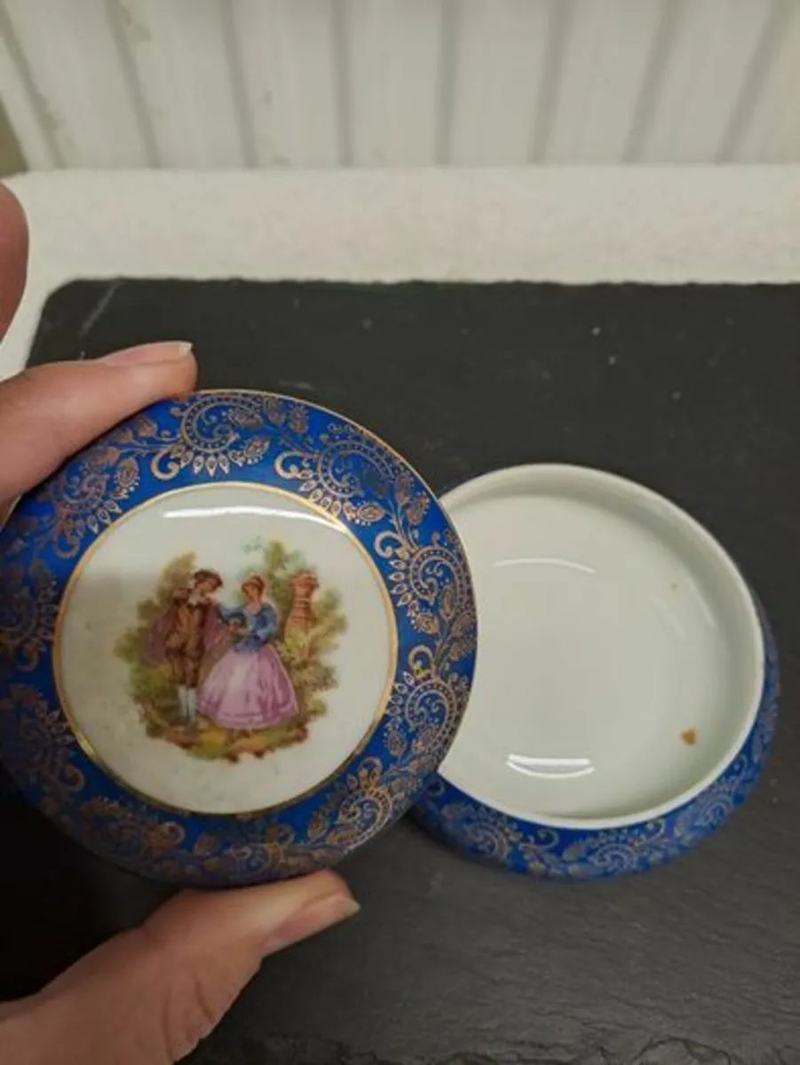Blue and gold Limoges trinket box - Image 3