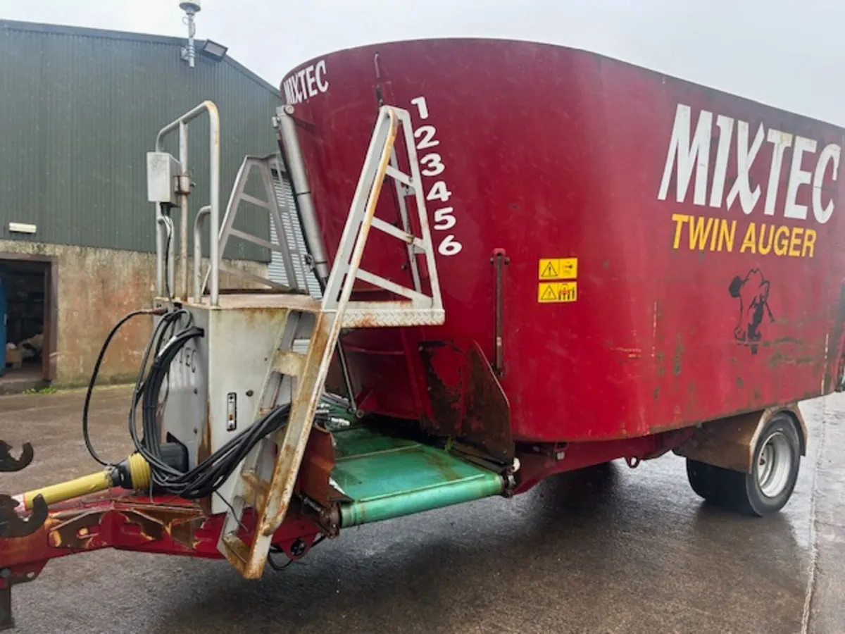 Mixtec tub feeder - Image 1