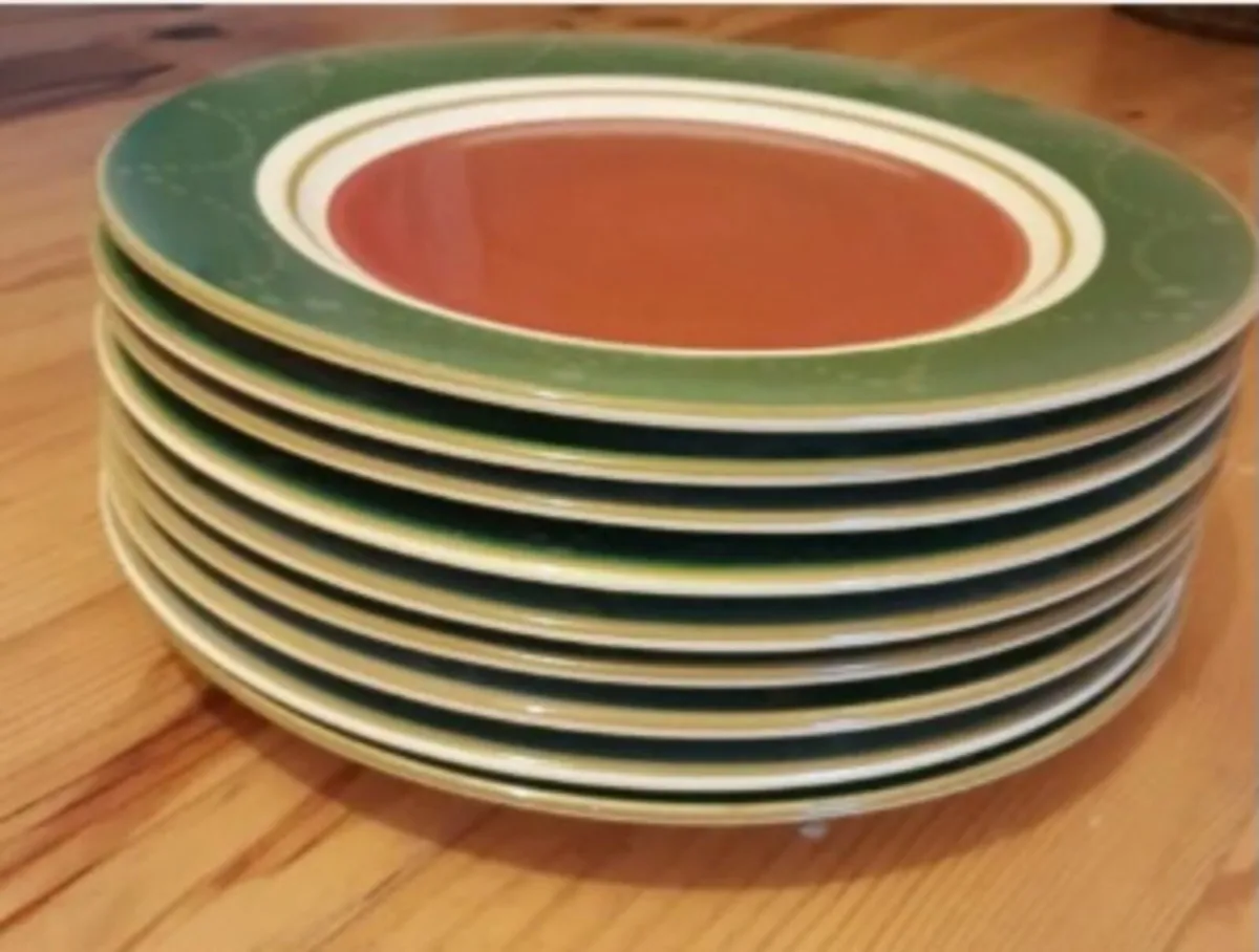 Dinner plates, large, Christmas