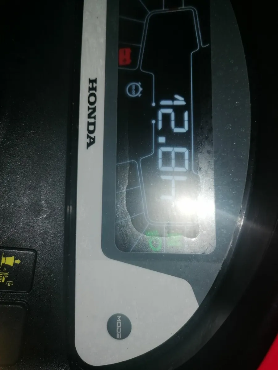 Honda HF2625 ride on mower - Image 3