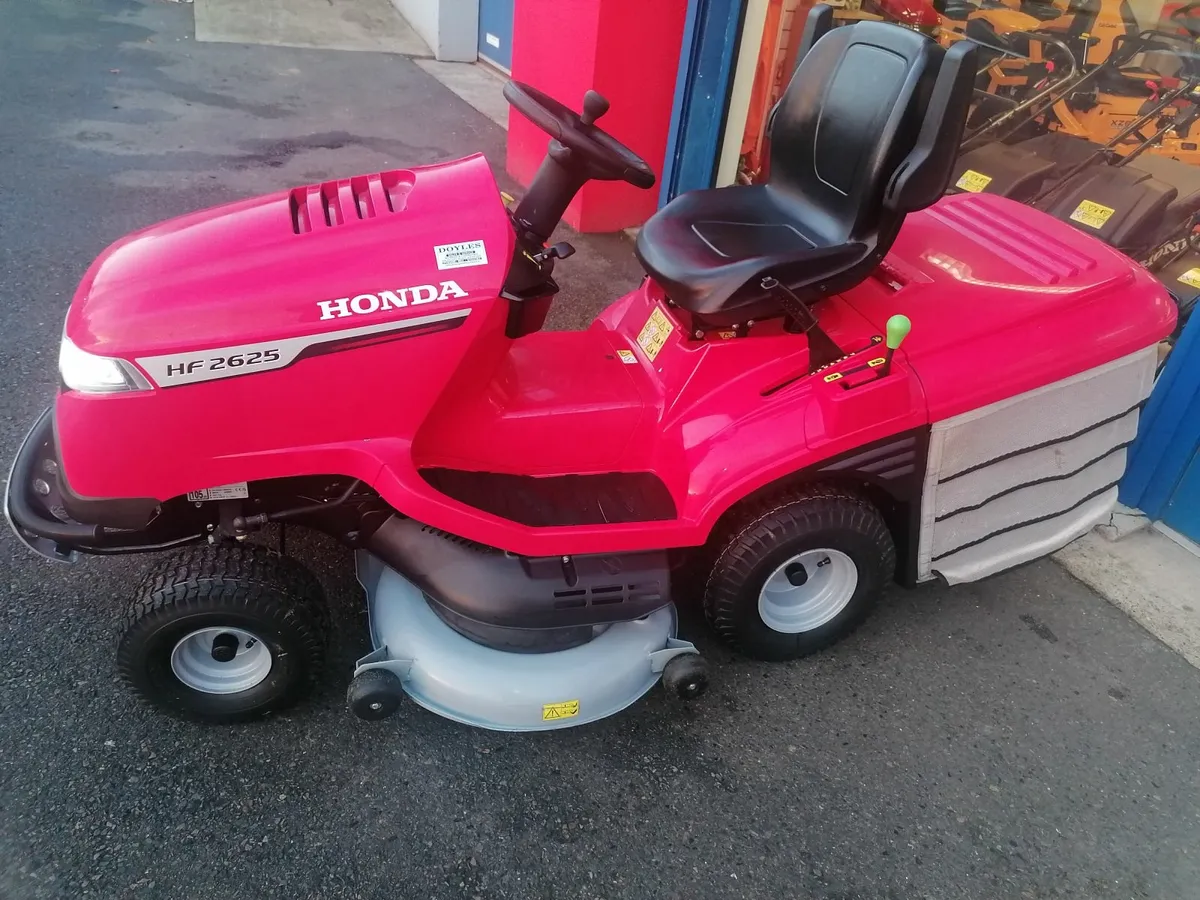 Honda HF2625 ride on mower - Image 2