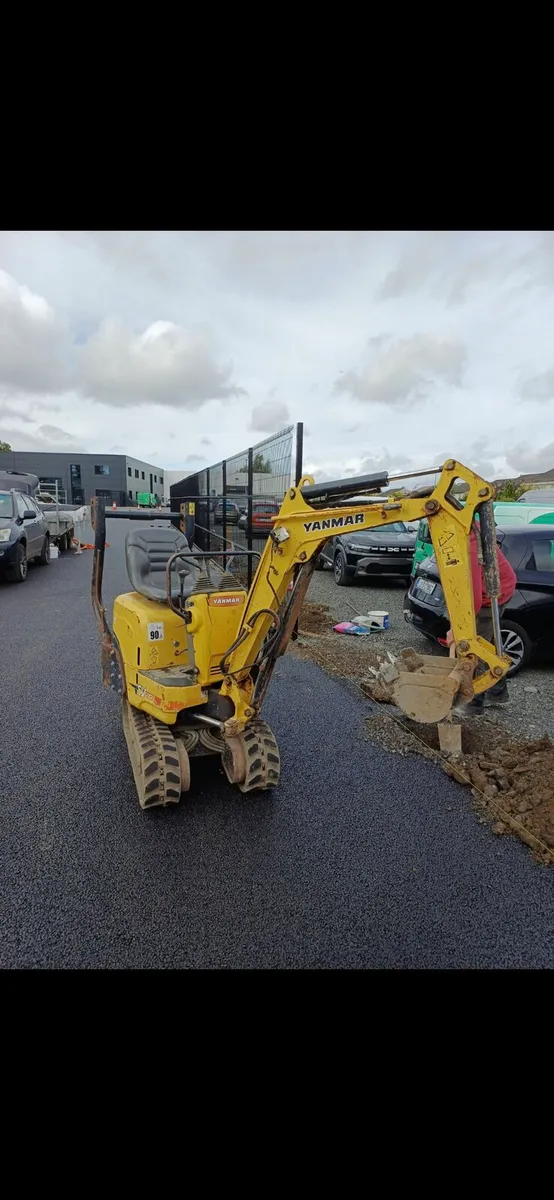 YANMAR .8 TONNE