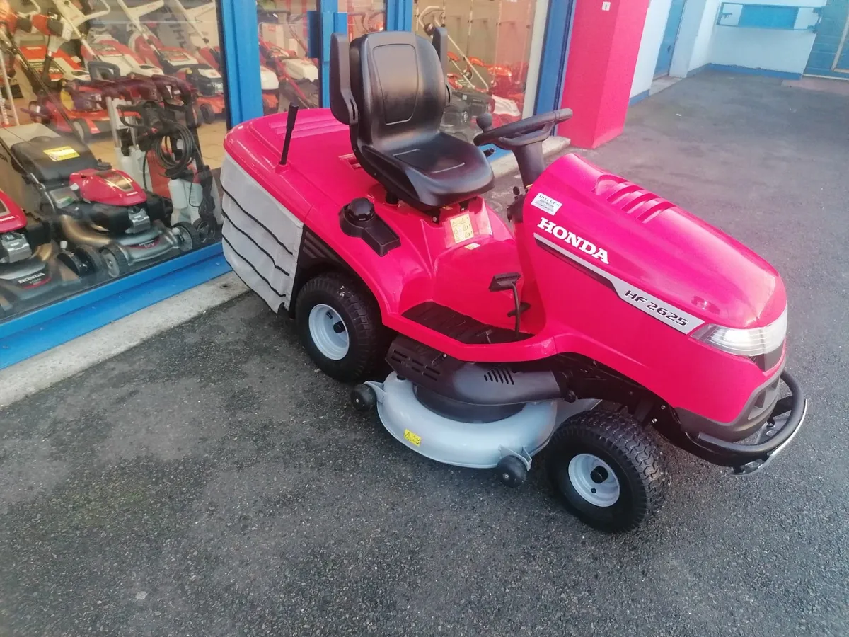 Honda HF2625 ride on mower - Image 1