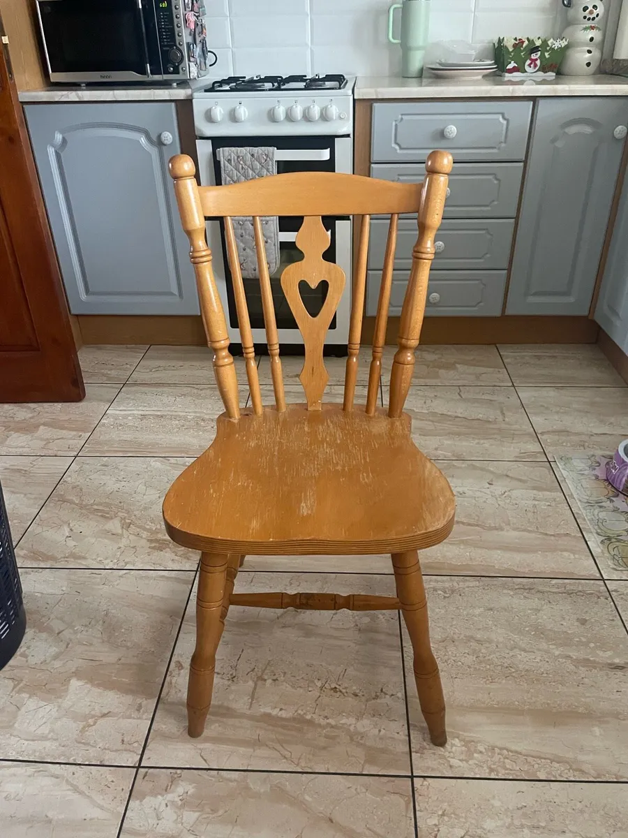 Extendable table and 6 chairs - Image 4
