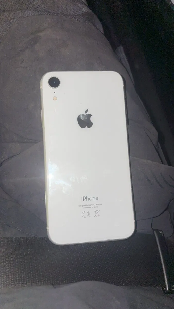 White iphone 11 unlocked - Image 1