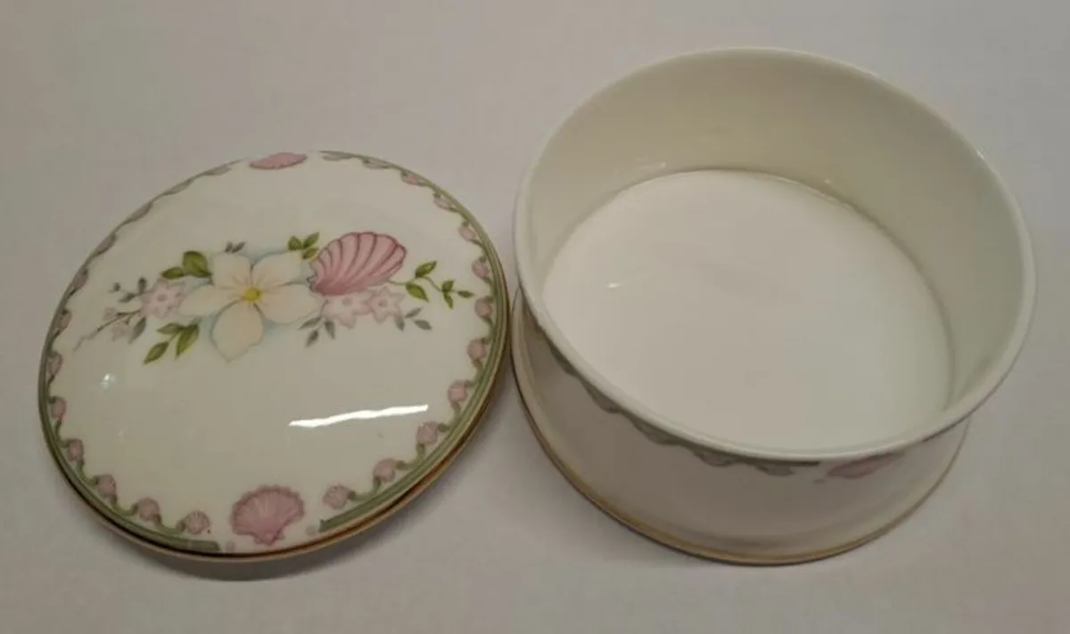 Coalport Canterbury Trinket box - Image 2