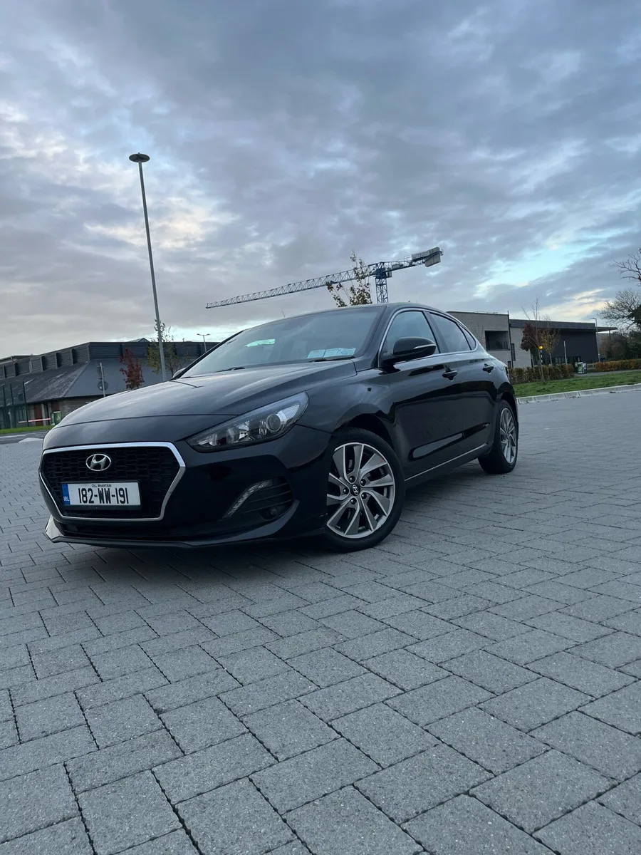 Hyundai i30 luxury trim fastback 2018 - Image 2