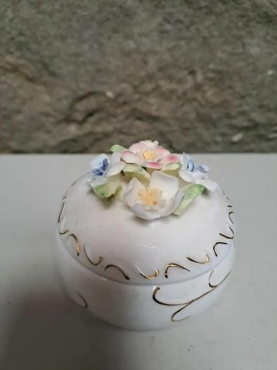 Floral trinket box - Image 1