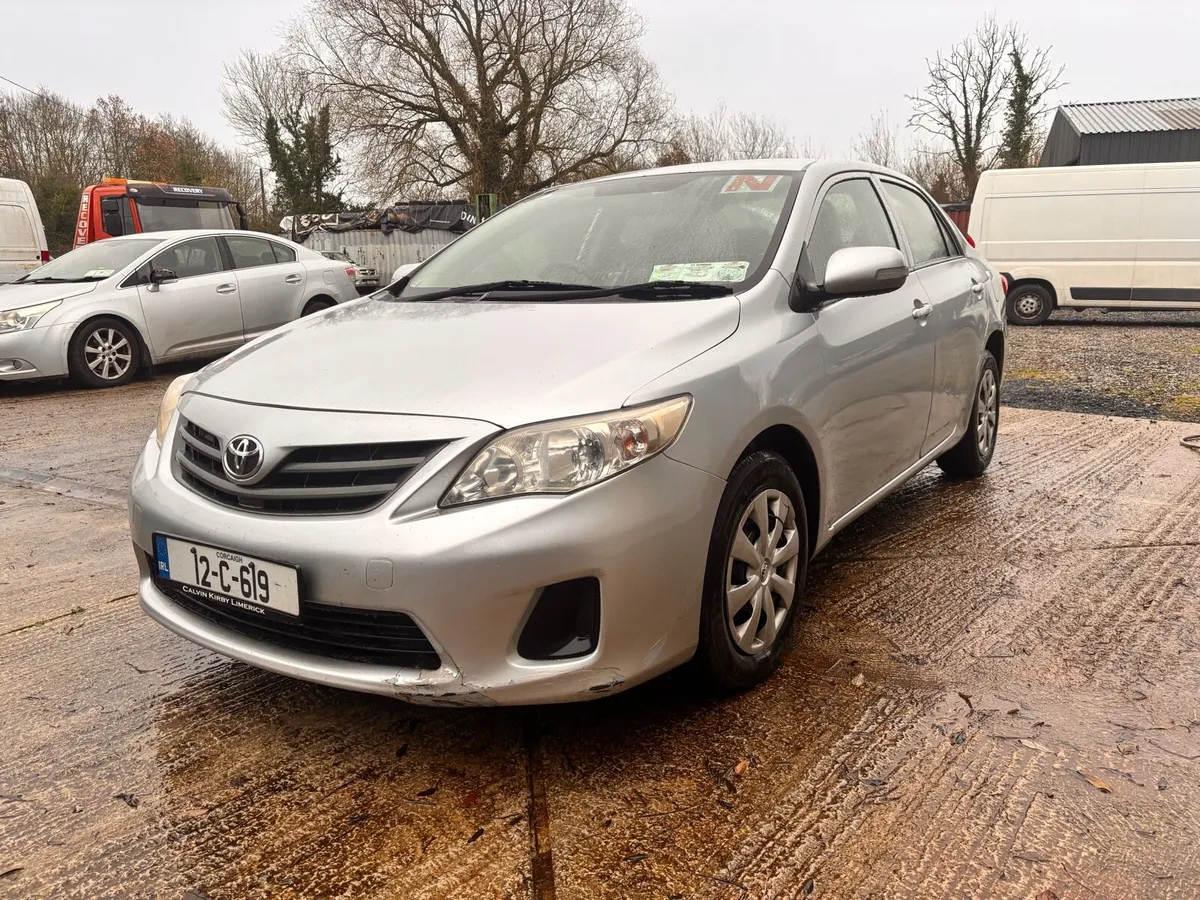 12 Toyota Corolla - Image 3