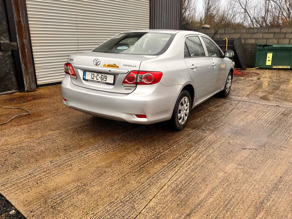 12 Toyota Corolla - Image 4