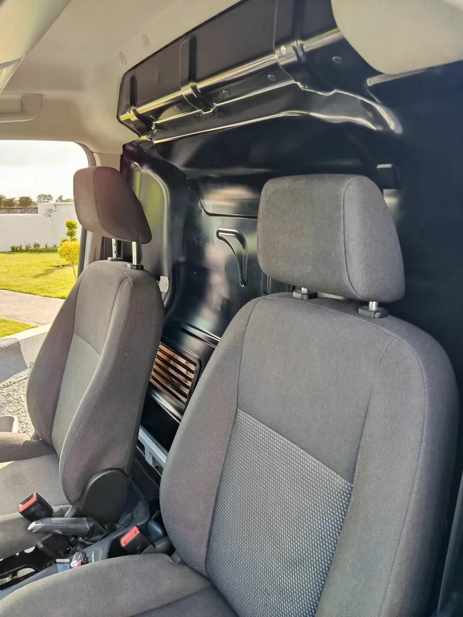 Ford Transit Connect 2018 - Image 3