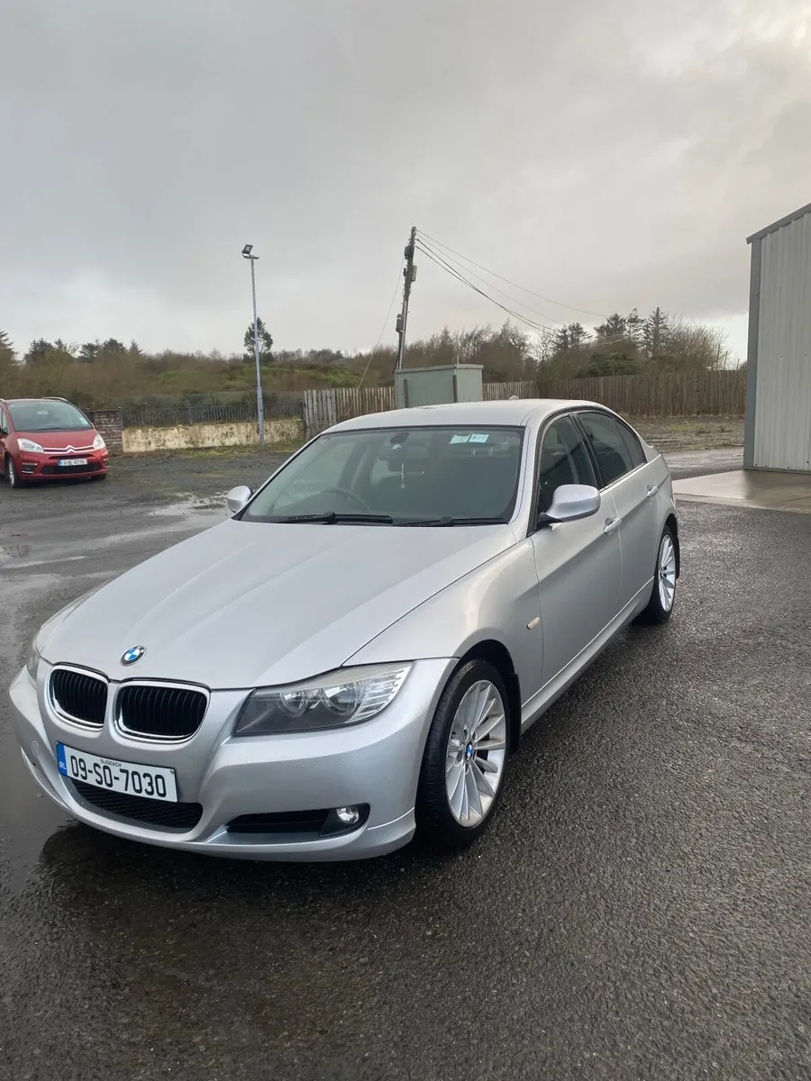 BMW 3-Series 2009 - Image 2