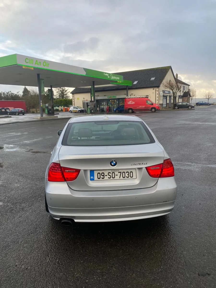 BMW 3-Series 2009 - Image 4