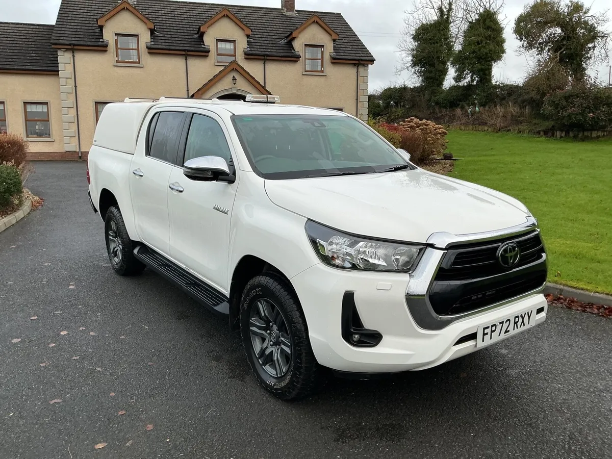 Toyota Hilux 2023 - Image 2