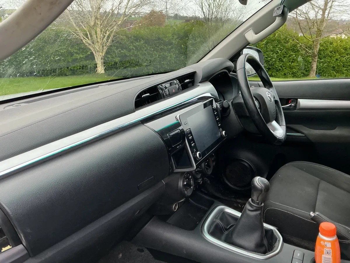 Toyota Hilux 2023 - Image 3