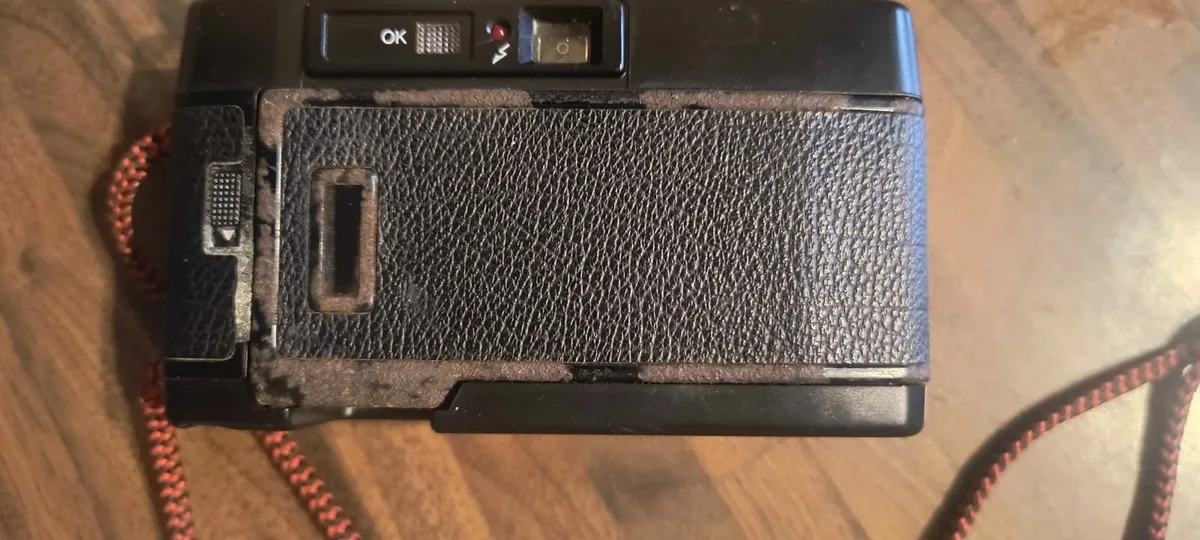 Vintage 35 mm Film Camera - Image 2