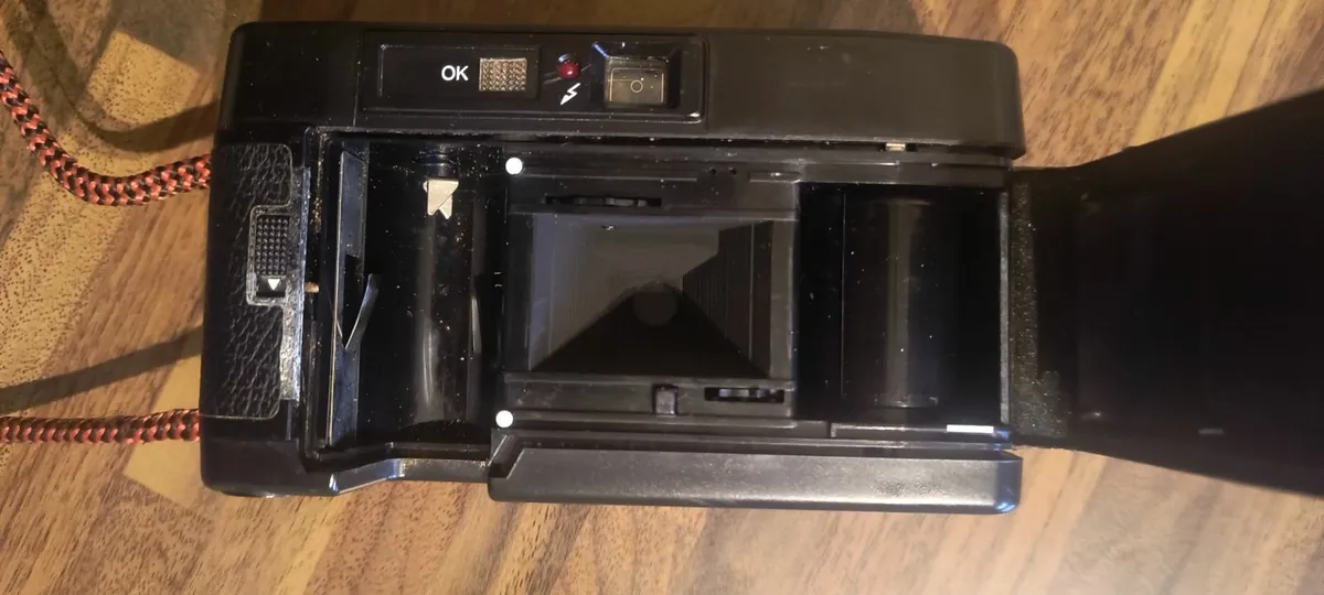 Vintage 35 mm Film Camera - Image 3