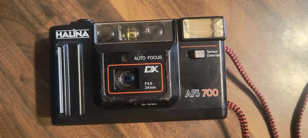 Vintage 35 mm Film Camera - Image 1