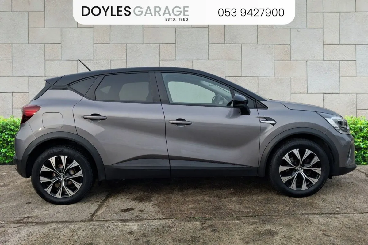 Renault Captur Limited 1.0 TCe Petrol 90bhp - Image 2