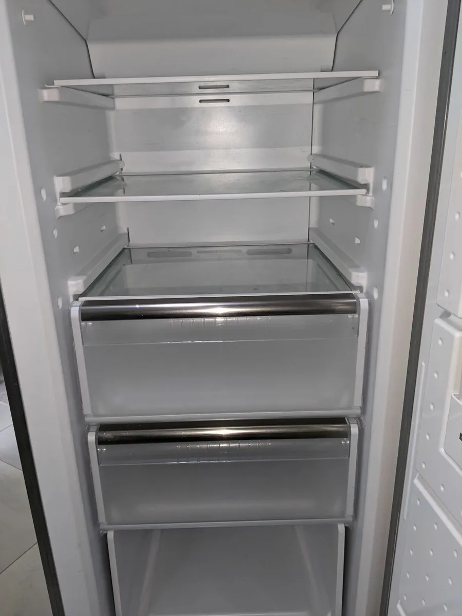 Siemens Free Standing Freezer - Image 4