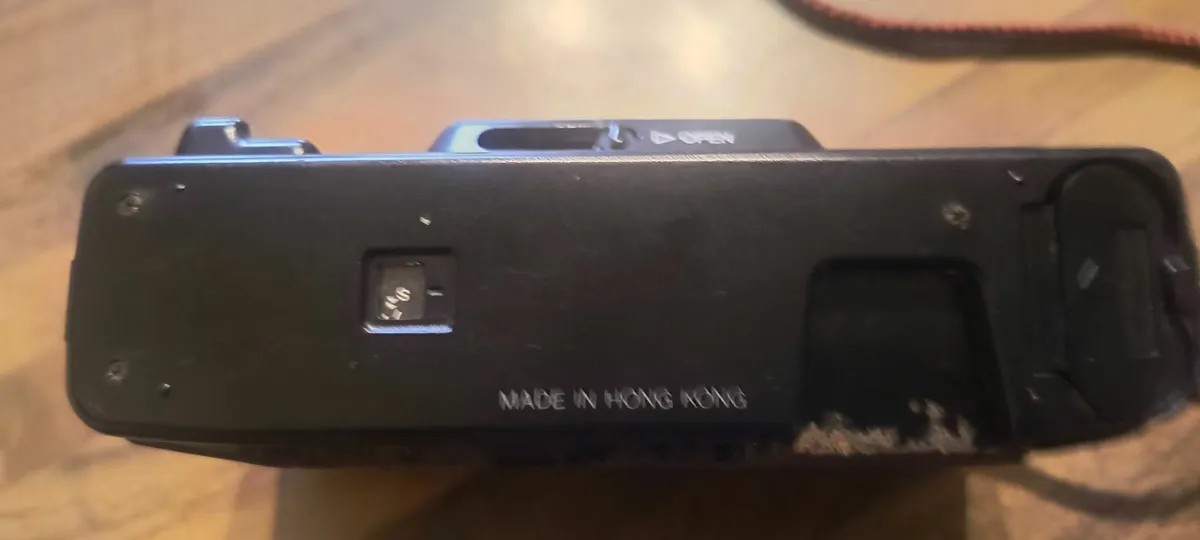 Vintage 35 mm Film Camera - Image 4