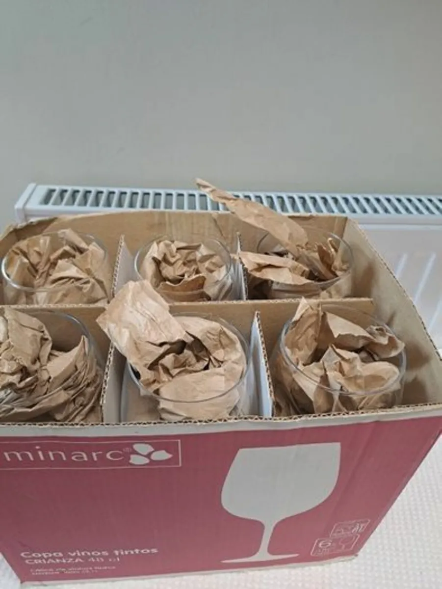 6 extra large Luminarc Wine glasses - Image 4