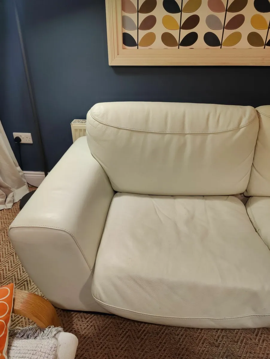Large white leather three seater sofa couch - Image 3