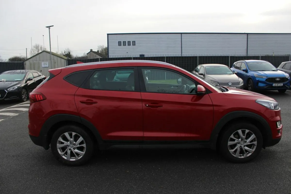 Hyundai Tucson 2WD Executive Plus - Image 3