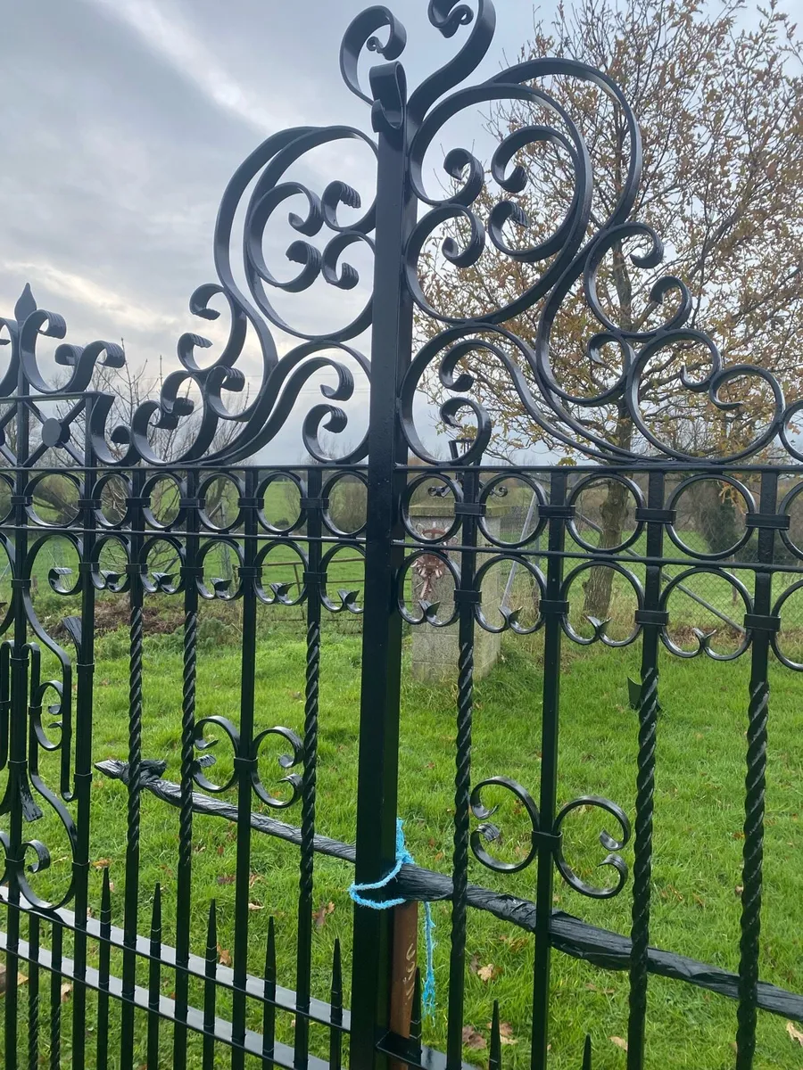 Entrance gates - Image 3