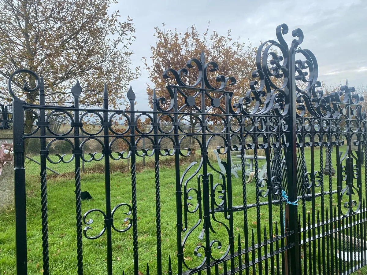 Entrance gates - Image 4