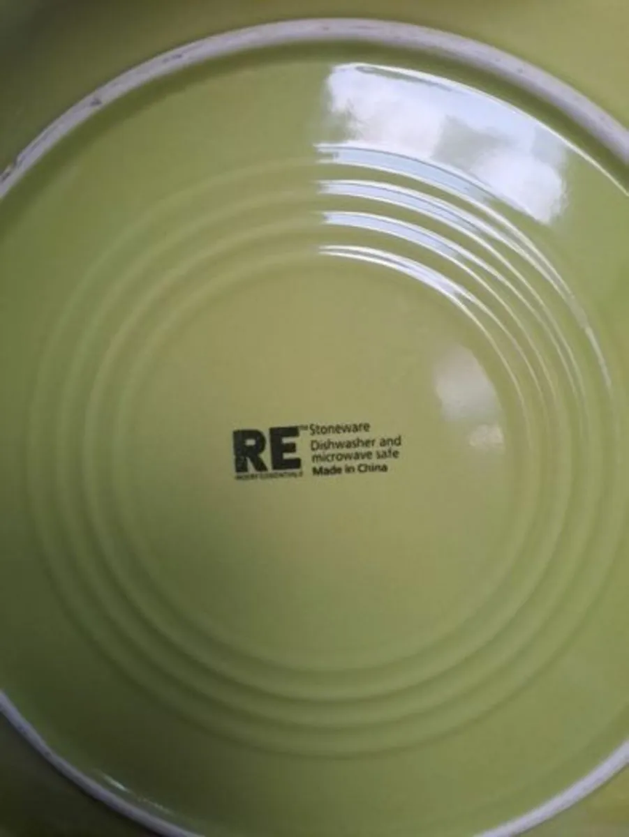 4 Green Room Essentials Plates - Image 3