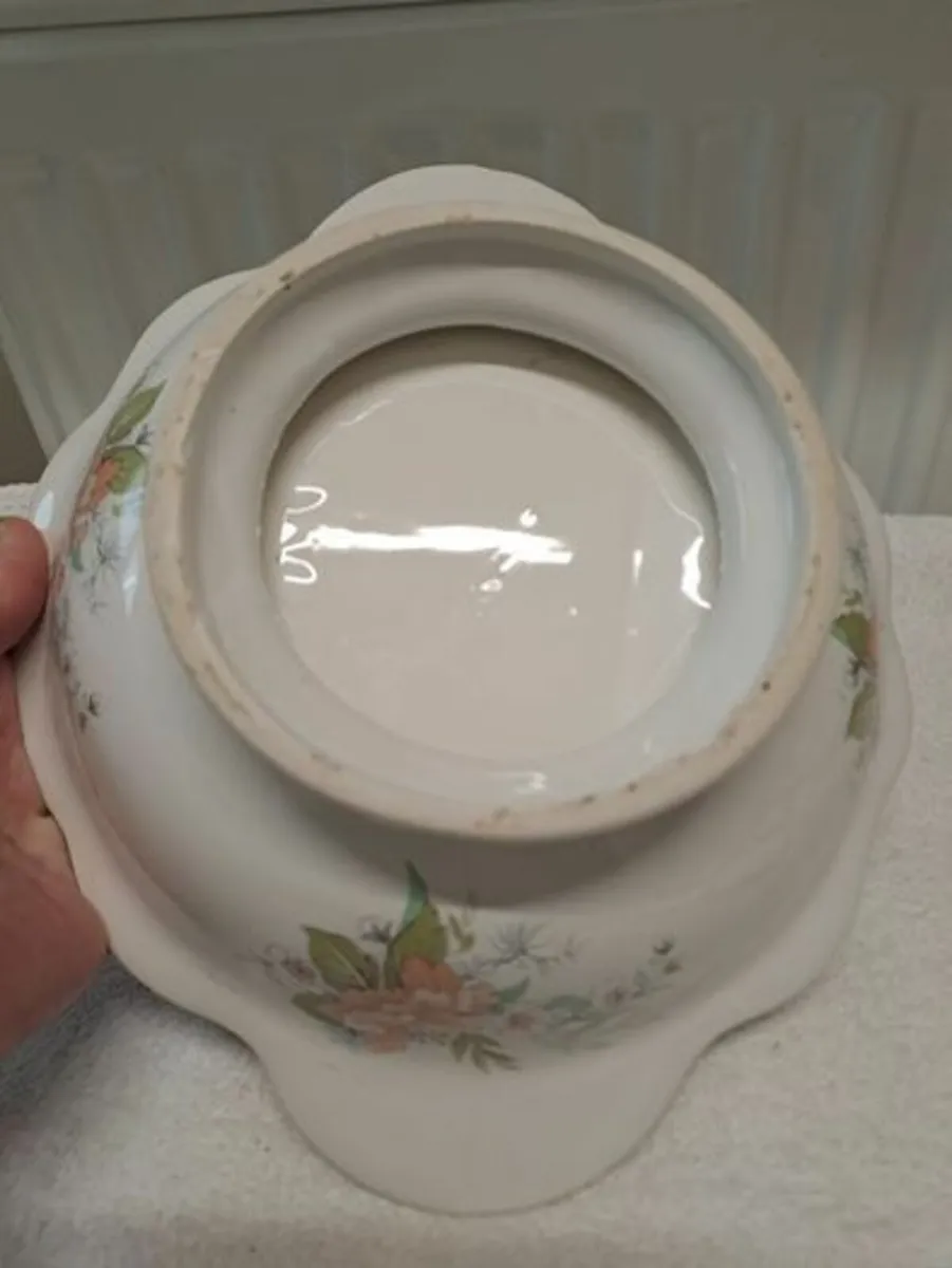 Decorative Ceramic footed fruit bowl - Image 3