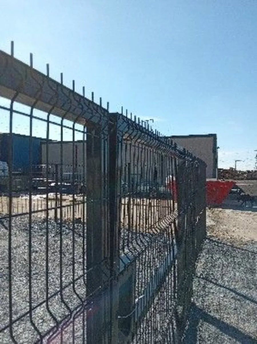 V Mesh Fencing with Double Gates Posts and fixings - Image 4