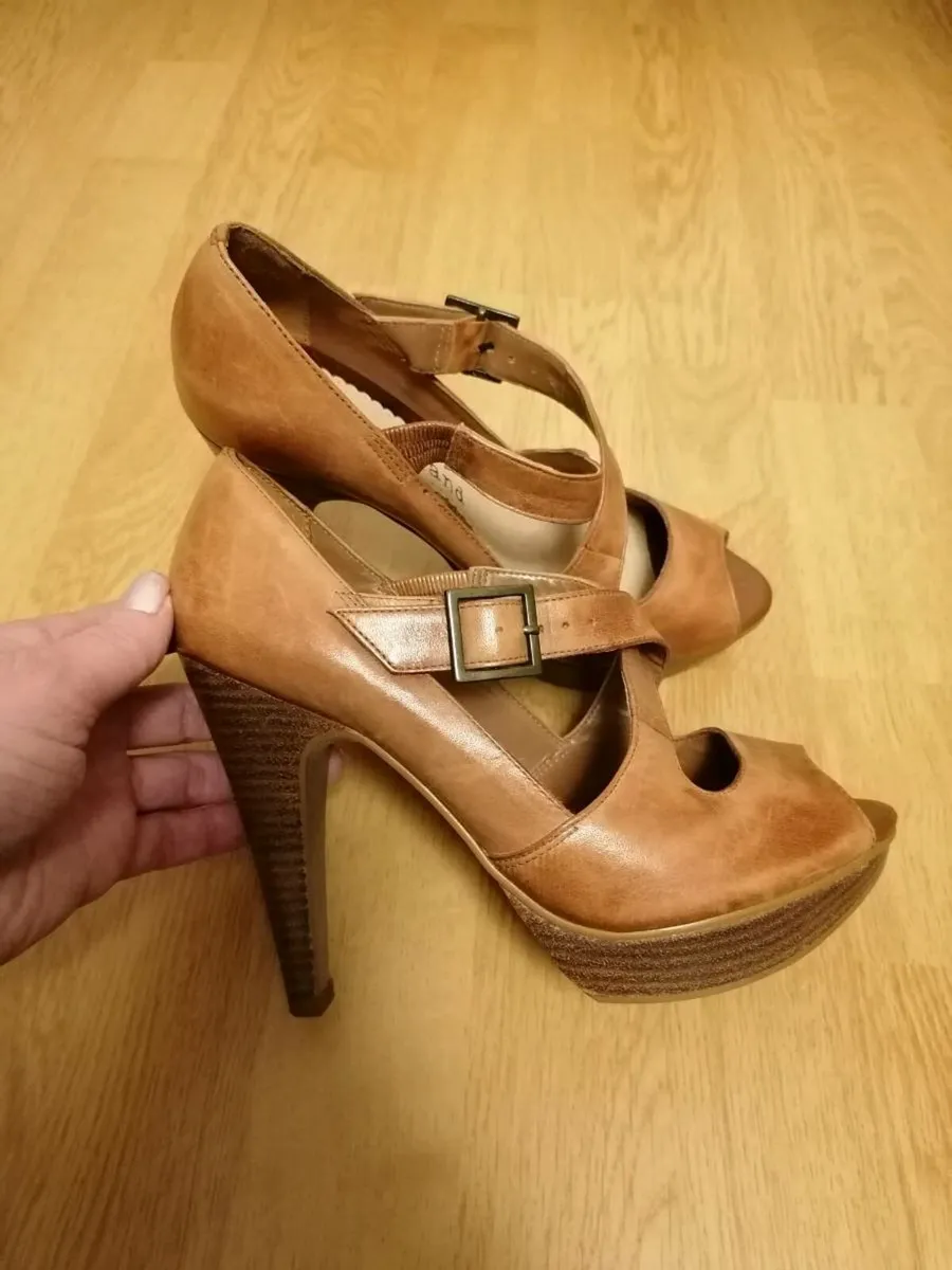 Heels size 4 and 5 - Image 1