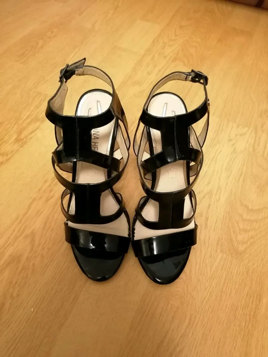Heels size 4 and 5 - Image 4