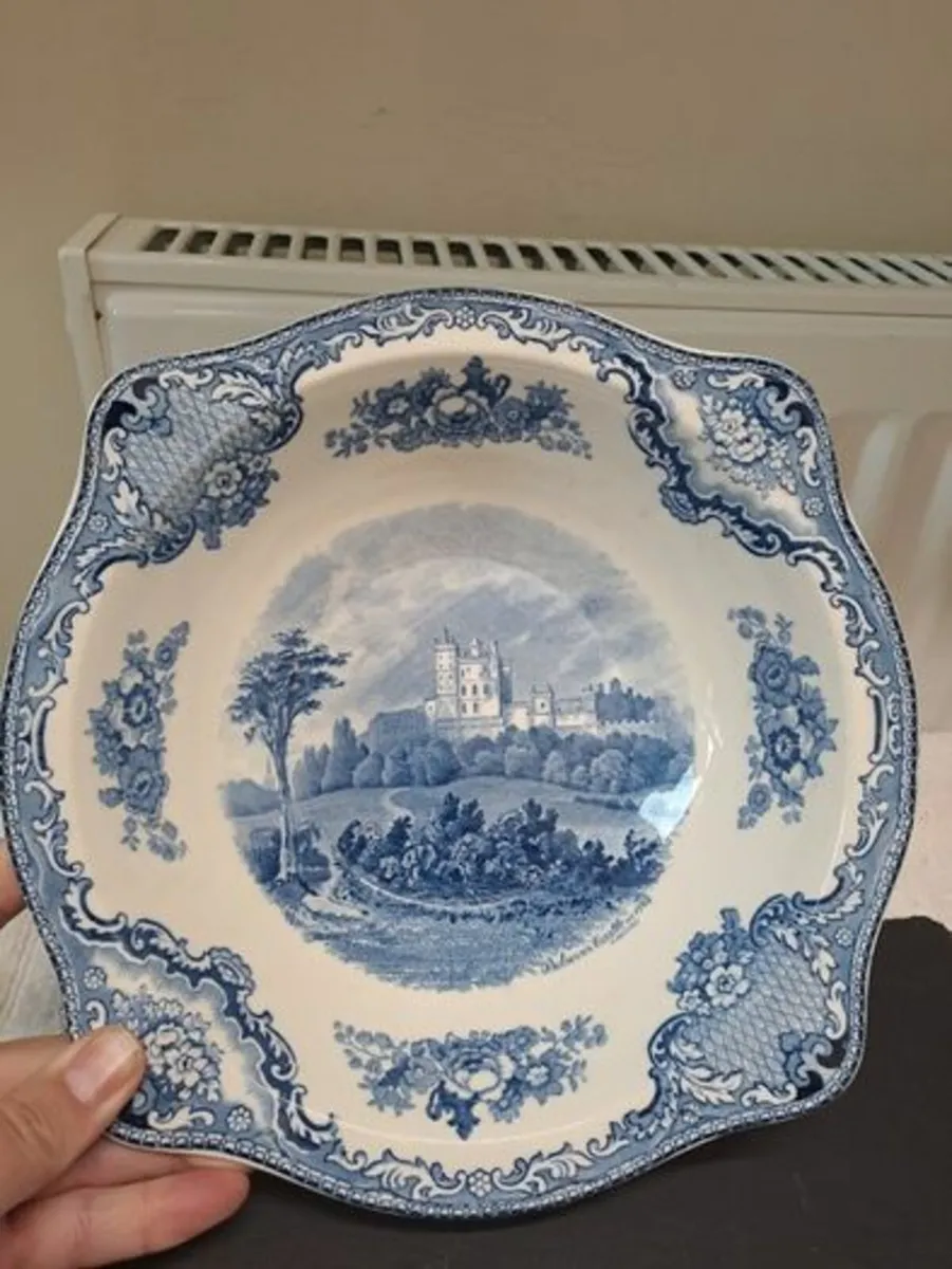 Johnson Brothers Bolsover Castle serving bowl - Image 2