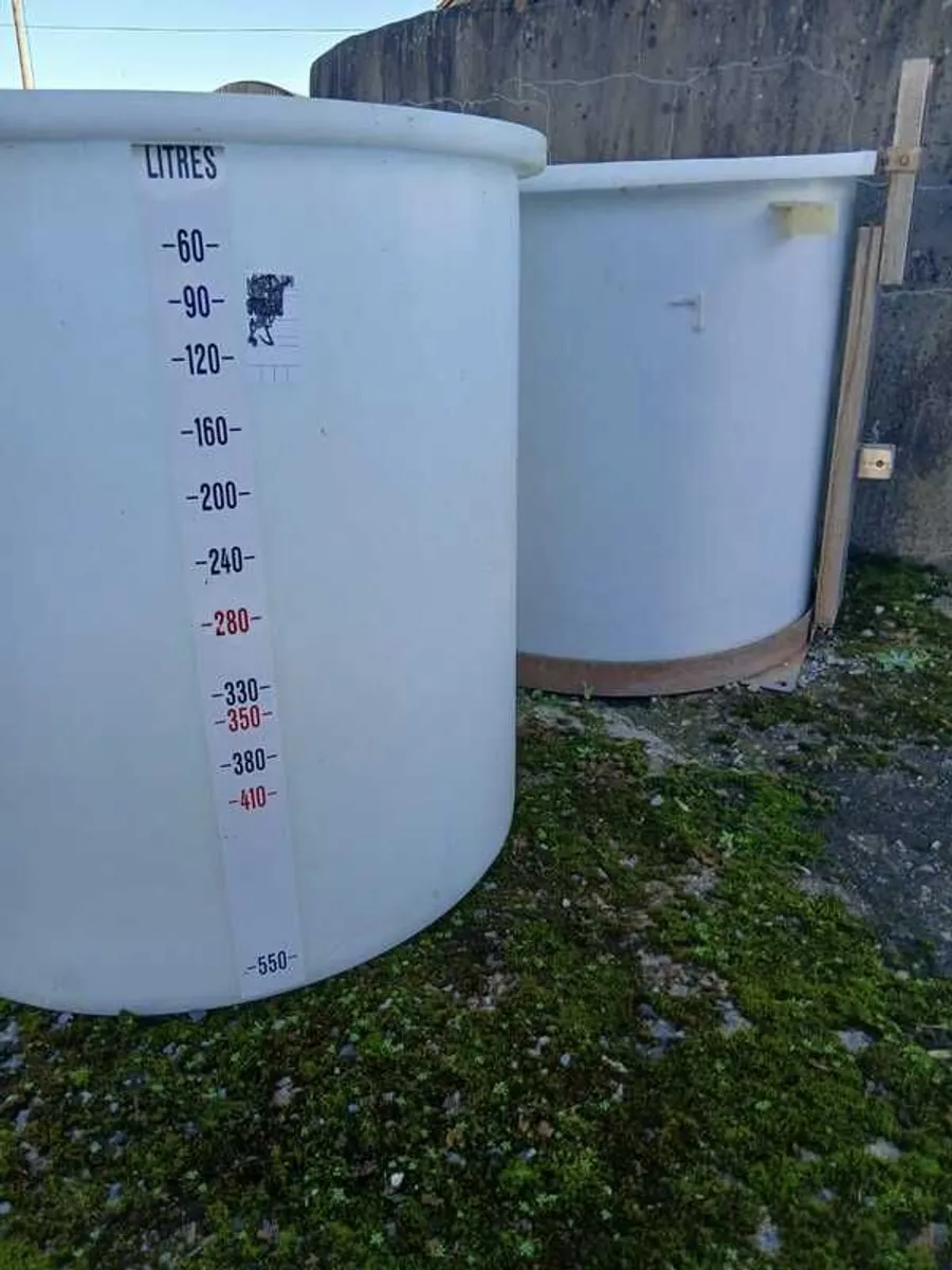 Large plastic container - Image 1