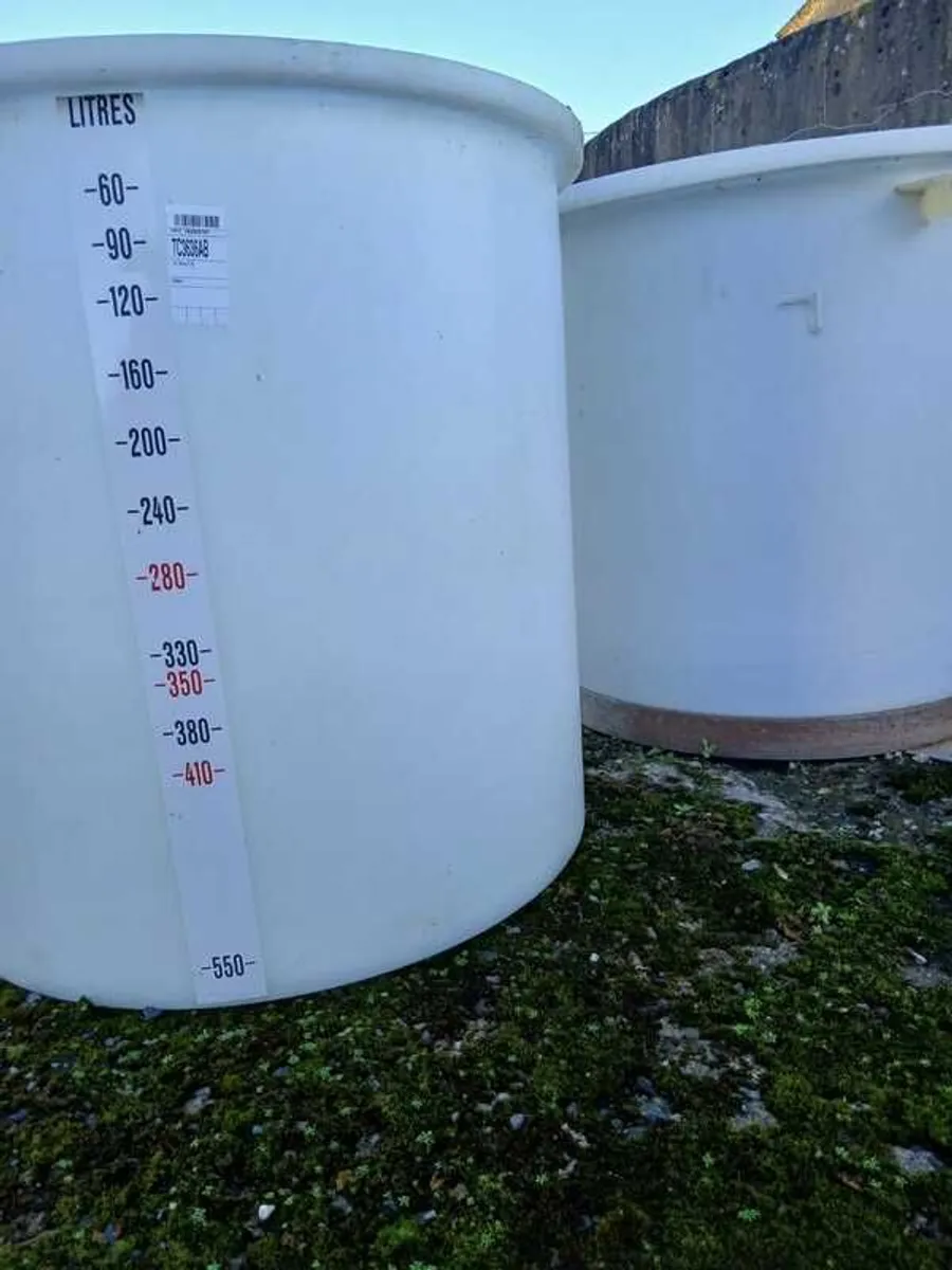 Large plastic container - Image 3